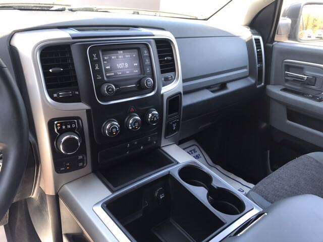 2015 RAM Ram Pickup 1500 4x4 SLT 4dr Crew Cab 5.5 ft. SB Pickup